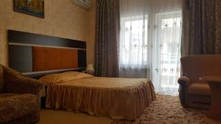 Гостиница Энигма Николаевка Пятиместный стандартный номер-1